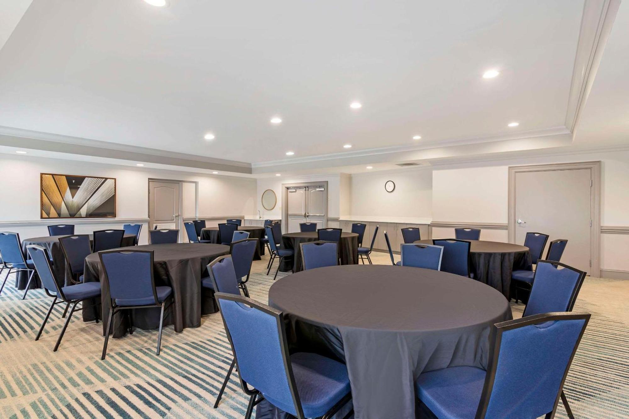 Comfort Suites Валдоста Экстерьер фото