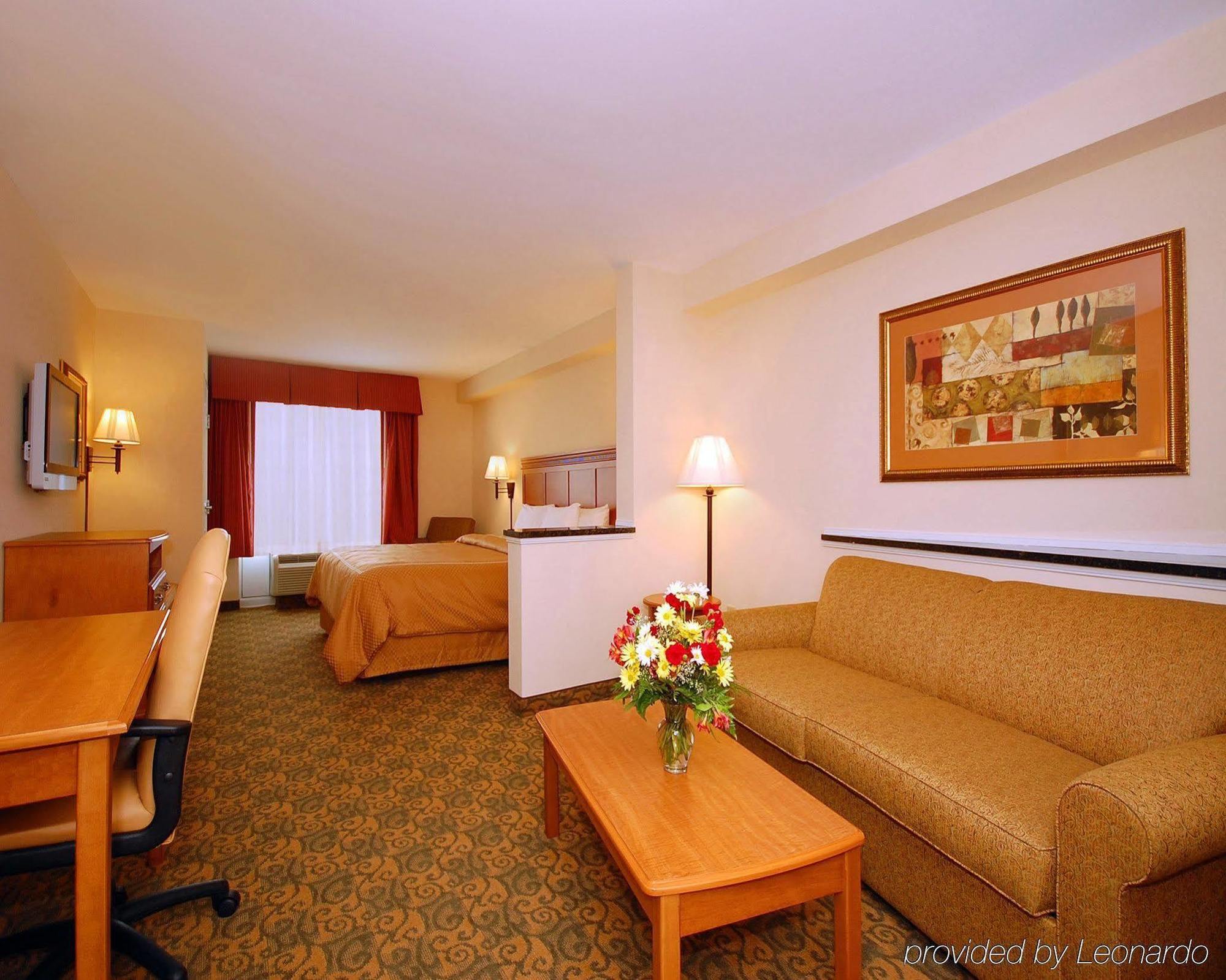 Comfort Suites Валдоста Экстерьер фото